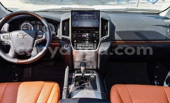 Acheter Import Voiture Toyota Land Cruiser Blanc à Import - Dubai, Malawi Acheter Import Voiture Toyota Land Cruiser Blanc à Import - Dubai, Malawi