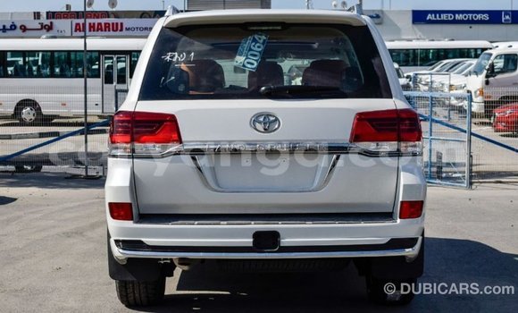 Acheter Import Voiture Toyota Land Cruiser Blanc à Import - Dubai, Malawi Acheter Import Voiture Toyota Land Cruiser Blanc à Import - Dubai, Malawi
