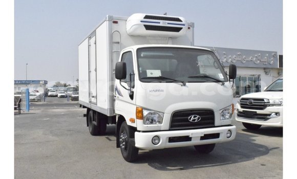Buy Import Hyundai Chorus White Truck in Import - Dubai in Malawi