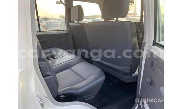 Nunua Imported Toyota Land Cruiser White Gari ndani ya Import - Dubai nchini Malawi Nunua Imported Toyota Land Cruiser White Gari ndani ya Import - Dubai nchini Malawi