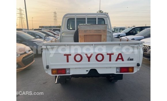 Nunua Imported Toyota Land Cruiser White Gari ndani ya Import - Dubai nchini Malawi Nunua Imported Toyota Land Cruiser White Gari ndani ya Import - Dubai nchini Malawi