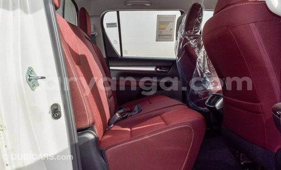 Nunua Imported Toyota Hilux White Gari ndani ya Import - Dubai nchini Malawi Nunua Imported Toyota Hilux White Gari ndani ya Import - Dubai nchini Malawi