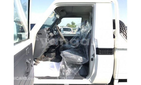 Buy Import Toyota Land Cruiser White Car in Import - Dubai in Malawi Buy Import Toyota Land Cruiser White Car in Import - Dubai in Malawi