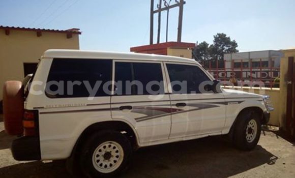 Buy Used Mitsubishi Carisma White Car in Limbe in Malawi