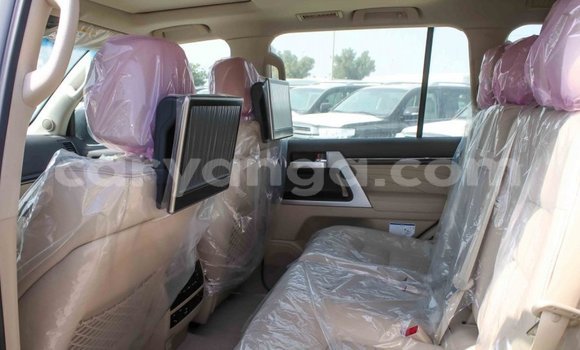 Buy Import Toyota Land Cruiser White Car in Import - Dubai in Malawi Buy Import Toyota Land Cruiser White Car in Import - Dubai in Malawi