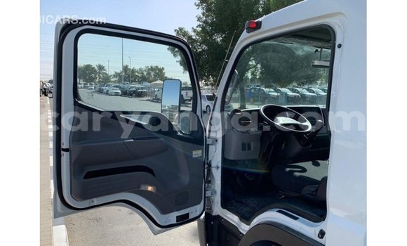 Acheter Import Voiture Mitsubishi Canter Blanc à Import - Dubai, Malawi Acheter Import Voiture Mitsubishi Canter Blanc à Import - Dubai, Malawi