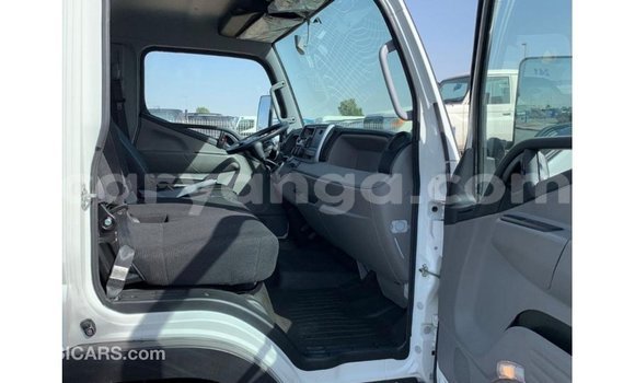 Acheter Import Voiture Mitsubishi Canter Blanc à Import - Dubai, Malawi Acheter Import Voiture Mitsubishi Canter Blanc à Import - Dubai, Malawi