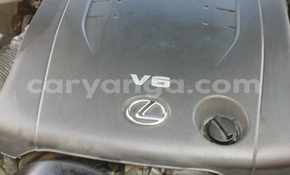 Buy Used Lexus ES 300 White Car in Limbe in Malawi