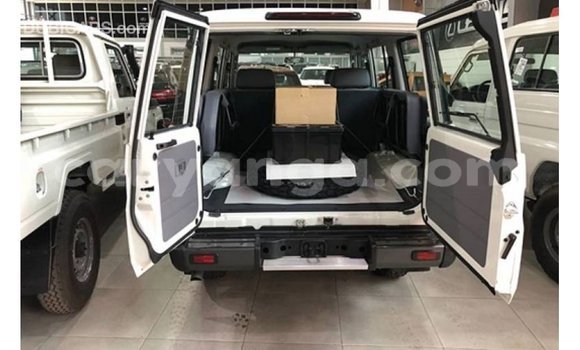Buy Import Toyota Land Cruiser White Car in Import - Dubai in Malawi Buy Import Toyota Land Cruiser White Car in Import - Dubai in Malawi