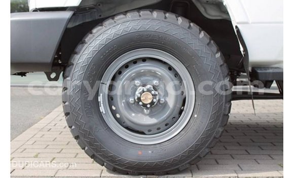 Acheter Import Voiture Toyota Land Cruiser Blanc à Import - Dubai, Malawi Acheter Import Voiture Toyota Land Cruiser Blanc à Import - Dubai, Malawi