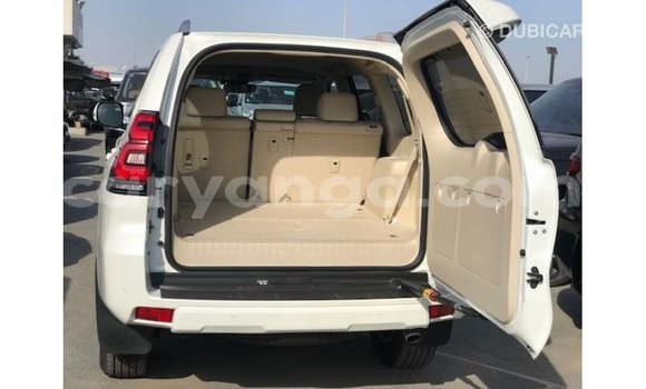 Acheter Import Voiture Toyota Prado Blanc à Import - Dubai, Malawi Acheter Import Voiture Toyota Prado Blanc à Import - Dubai, Malawi
