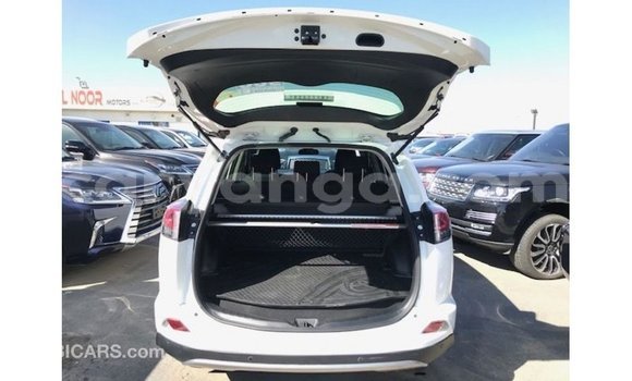 Acheter Import Voiture Toyota Fielder Blanc à Import - Dubai, Malawi Acheter Import Voiture Toyota Fielder Blanc à Import - Dubai, Malawi