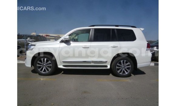 Acheter Import Voiture Toyota Land Cruiser Blanc à Import - Dubai, Malawi Acheter Import Voiture Toyota Land Cruiser Blanc à Import - Dubai, Malawi