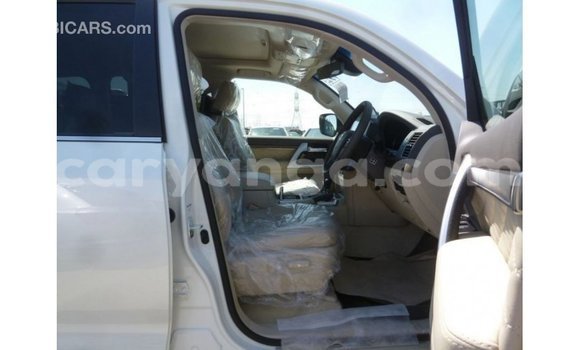 Acheter Import Voiture Toyota Land Cruiser Blanc à Import - Dubai, Malawi Acheter Import Voiture Toyota Land Cruiser Blanc à Import - Dubai, Malawi