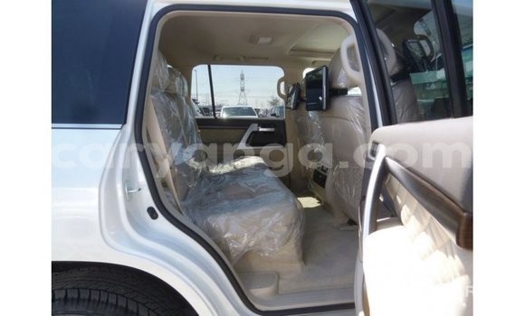 Acheter Import Voiture Toyota Land Cruiser Blanc à Import - Dubai, Malawi Acheter Import Voiture Toyota Land Cruiser Blanc à Import - Dubai, Malawi