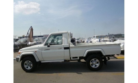 Buy Import Toyota Land Cruiser White Car in Import - Dubai in Malawi Buy Import Toyota Land Cruiser White Car in Import - Dubai in Malawi