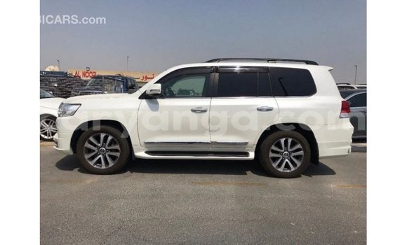 Buy Import Toyota Land Cruiser White Car in Import - Dubai in Malawi Buy Import Toyota Land Cruiser White Car in Import - Dubai in Malawi