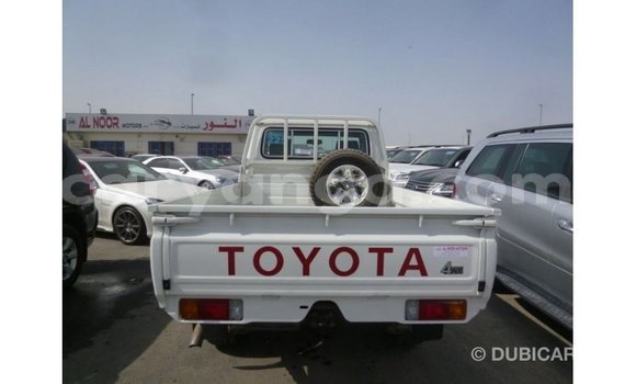 Acheter Import Voiture Toyota Land Cruiser Blanc à Import - Dubai, Malawi Acheter Import Voiture Toyota Land Cruiser Blanc à Import - Dubai, Malawi