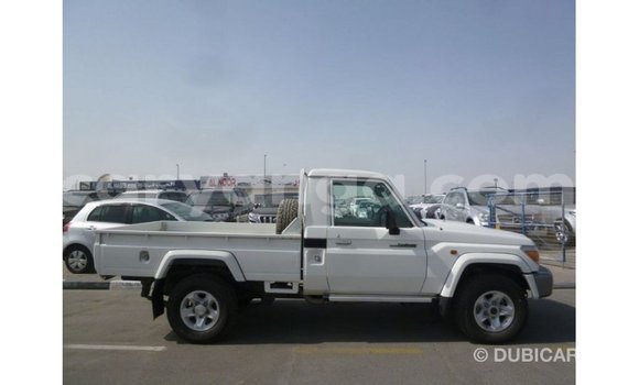 Acheter Import Voiture Toyota Land Cruiser Blanc à Import - Dubai, Malawi Acheter Import Voiture Toyota Land Cruiser Blanc à Import - Dubai, Malawi