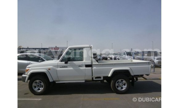 Acheter Import Voiture Toyota Land Cruiser Blanc à Import - Dubai, Malawi Acheter Import Voiture Toyota Land Cruiser Blanc à Import - Dubai, Malawi