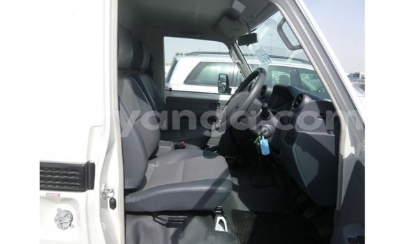Acheter Import Voiture Toyota Land Cruiser Blanc à Import - Dubai, Malawi Acheter Import Voiture Toyota Land Cruiser Blanc à Import - Dubai, Malawi