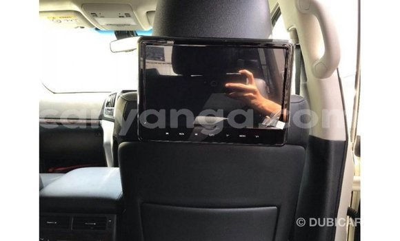 Acheter Import Voiture Toyota Land Cruiser Blanc à Import - Dubai, Malawi Acheter Import Voiture Toyota Land Cruiser Blanc à Import - Dubai, Malawi