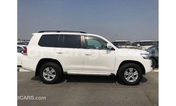 Buy Import Toyota Land Cruiser White Car in Import - Dubai in Malawi Buy Import Toyota Land Cruiser White Car in Import - Dubai in Malawi