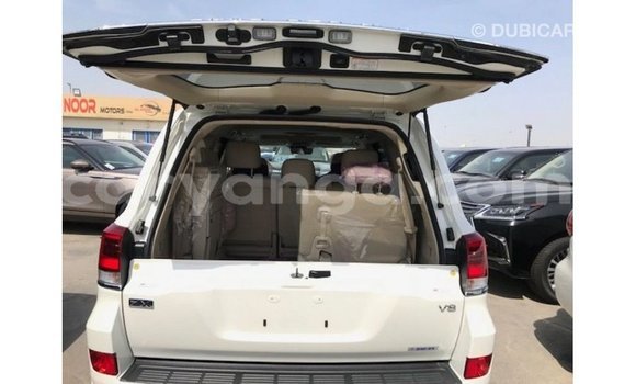 Acheter Import Voiture Toyota Land Cruiser Blanc à Import - Dubai, Malawi Acheter Import Voiture Toyota Land Cruiser Blanc à Import - Dubai, Malawi