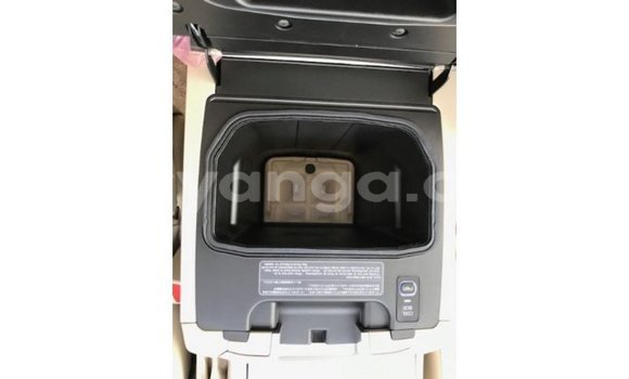 Acheter Import Voiture Toyota Land Cruiser Blanc à Import - Dubai, Malawi Acheter Import Voiture Toyota Land Cruiser Blanc à Import - Dubai, Malawi