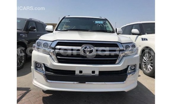 Buy Import Toyota Land Cruiser White Car in Import - Dubai in Malawi Buy Import Toyota Land Cruiser White Car in Import - Dubai in Malawi