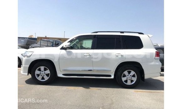 Buy Import Toyota Land Cruiser White Car in Import - Dubai in Malawi Buy Import Toyota Land Cruiser White Car in Import - Dubai in Malawi