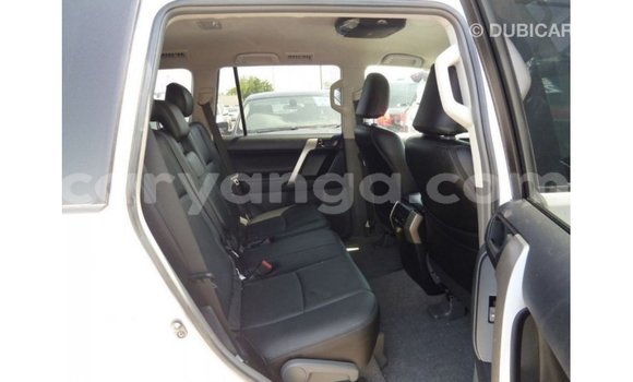 Acheter Import Voiture Toyota Prado Blanc à Import - Dubai, Malawi Acheter Import Voiture Toyota Prado Blanc à Import - Dubai, Malawi