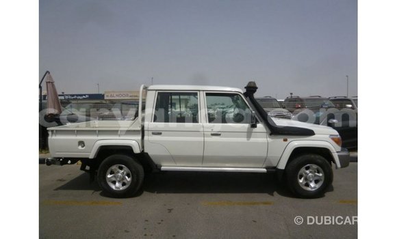 Buy Import Toyota Land Cruiser White Car in Import - Dubai in Malawi Buy Import Toyota Land Cruiser White Car in Import - Dubai in Malawi