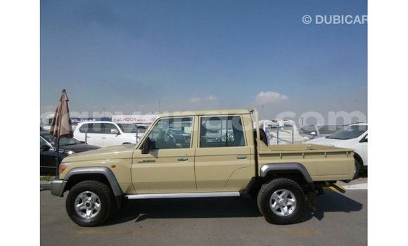 Acheter Import Voiture Toyota Land Cruiser Beige à Import - Dubai, Malawi Acheter Import Voiture Toyota Land Cruiser Beige à Import - Dubai, Malawi
