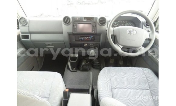 Acheter Import Voiture Toyota Land Cruiser Blanc à Import - Dubai, Malawi Acheter Import Voiture Toyota Land Cruiser Blanc à Import - Dubai, Malawi