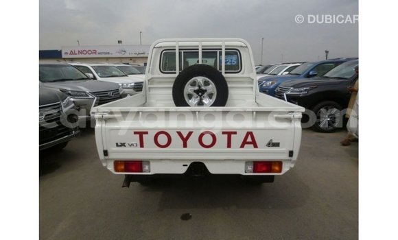 Acheter Import Voiture Toyota Land Cruiser Blanc à Import - Dubai, Malawi Acheter Import Voiture Toyota Land Cruiser Blanc à Import - Dubai, Malawi