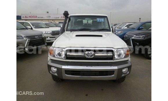 Acheter Import Voiture Toyota Land Cruiser Blanc à Import - Dubai, Malawi Acheter Import Voiture Toyota Land Cruiser Blanc à Import - Dubai, Malawi