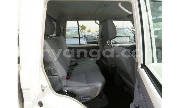Acheter Import Voiture Toyota Land Cruiser Blanc à Import - Dubai, Malawi Acheter Import Voiture Toyota Land Cruiser Blanc à Import - Dubai, Malawi