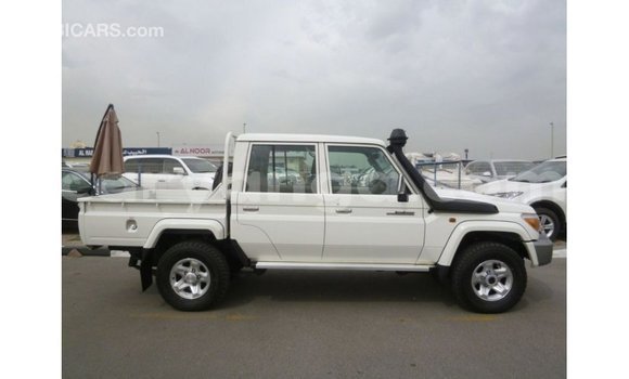 Acheter Import Voiture Toyota Land Cruiser Blanc à Import - Dubai, Malawi Acheter Import Voiture Toyota Land Cruiser Blanc à Import - Dubai, Malawi