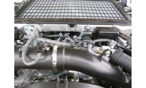 Acheter Import Voiture Toyota Land Cruiser Blanc à Import - Dubai, Malawi Acheter Import Voiture Toyota Land Cruiser Blanc à Import - Dubai, Malawi