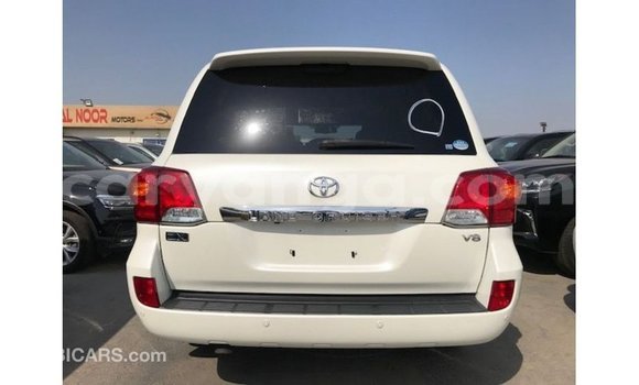Buy Import Toyota Land Cruiser White Car in Import - Dubai in Malawi Buy Import Toyota Land Cruiser White Car in Import - Dubai in Malawi