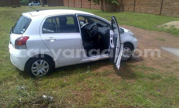 Buy Used Toyota Vitz White Car in Limbe in Malawi