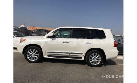 Buy Import Toyota Land Cruiser White Car in Import - Dubai in Malawi Buy Import Toyota Land Cruiser White Car in Import - Dubai in Malawi
