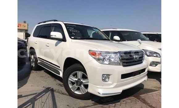 Acheter Import Voiture Toyota Land Cruiser Blanc à Import - Dubai, Malawi Acheter Import Voiture Toyota Land Cruiser Blanc à Import - Dubai, Malawi