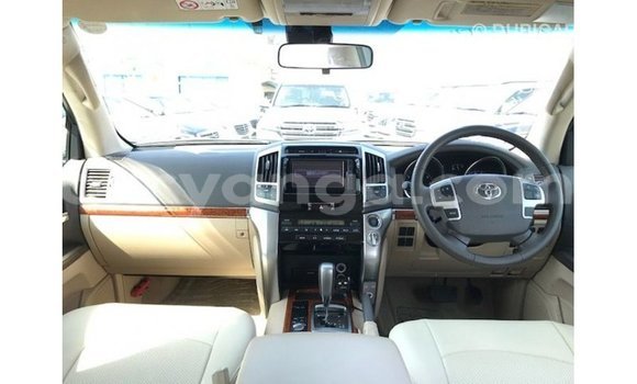 Acheter Import Voiture Toyota Land Cruiser Blanc à Import - Dubai, Malawi Acheter Import Voiture Toyota Land Cruiser Blanc à Import - Dubai, Malawi