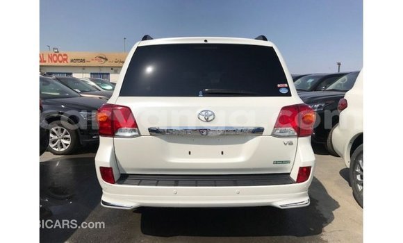 Acheter Import Voiture Toyota Land Cruiser Blanc à Import - Dubai, Malawi Acheter Import Voiture Toyota Land Cruiser Blanc à Import - Dubai, Malawi