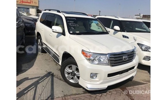 Acheter Import Voiture Toyota Land Cruiser Blanc à Import - Dubai, Malawi Acheter Import Voiture Toyota Land Cruiser Blanc à Import - Dubai, Malawi