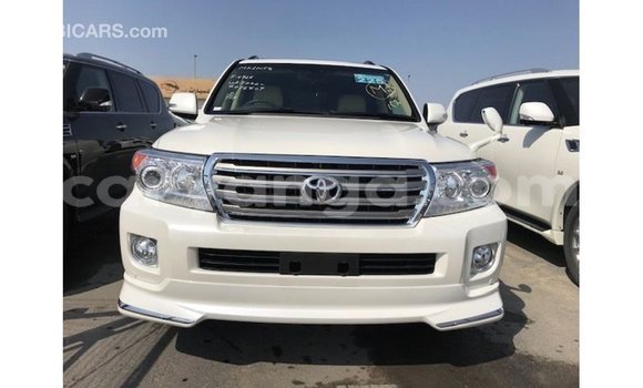 Acheter Import Voiture Toyota Land Cruiser Blanc à Import - Dubai, Malawi Acheter Import Voiture Toyota Land Cruiser Blanc à Import - Dubai, Malawi