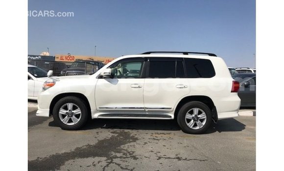 Acheter Import Voiture Toyota Land Cruiser Blanc à Import - Dubai, Malawi Acheter Import Voiture Toyota Land Cruiser Blanc à Import - Dubai, Malawi