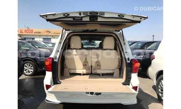 Acheter Import Voiture Toyota Land Cruiser Blanc à Import - Dubai, Malawi Acheter Import Voiture Toyota Land Cruiser Blanc à Import - Dubai, Malawi